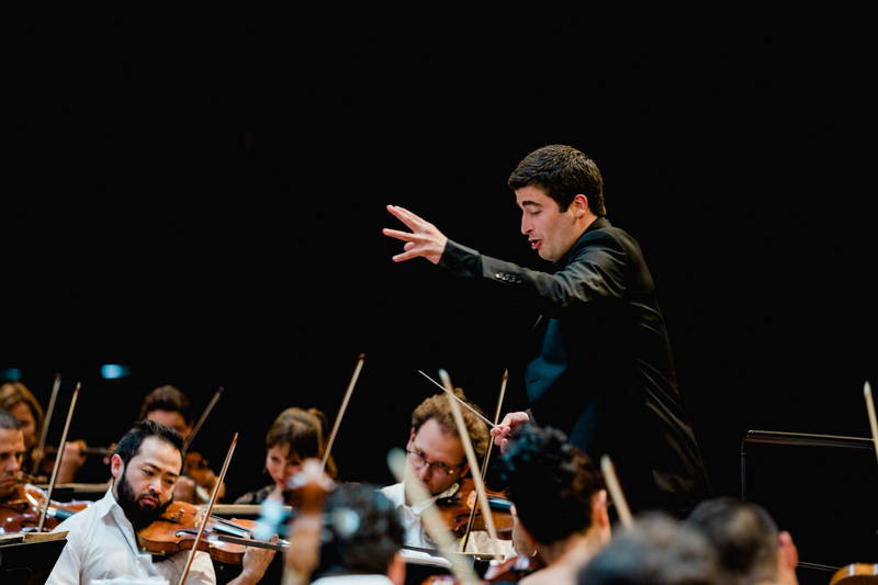 gstaad-menuhin-festival_conducting-1_by-theresa-pewal-137.jpg