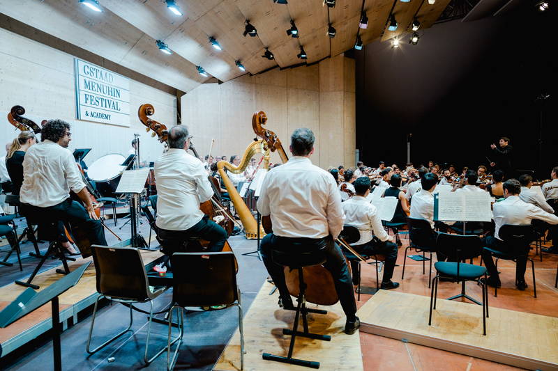 gstaad-menuhin-festival_conducting-1_by-theresa-pewal-124.jpg