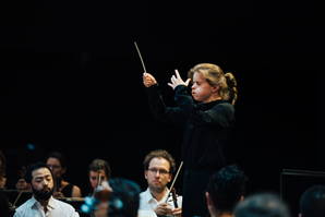 Zoom: gstaad-menuhin-festival_conducting-1_by-theresa-pewal-92.jpg