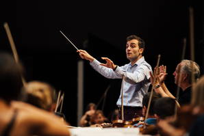 Zoom: gstaad-menuhin-festival_conducting_by-theresa-pewal-31.jpg