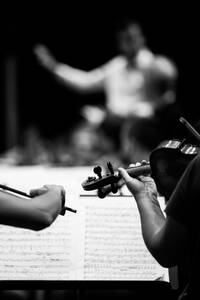 gstaad-menuhin-festival_conducting_by-theresa-pewal-46-2.jpg