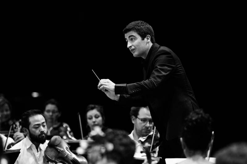 gstaad-menuhin-festival_conducting-1_by-theresa-pewal-128-2.jpg