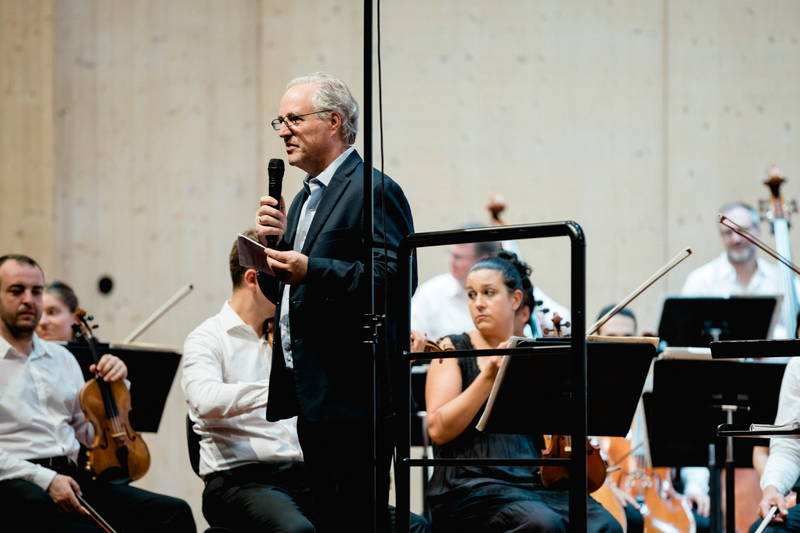 gstaad-menuhin-festival_conducting-1_by-theresa-pewal-174.jpg