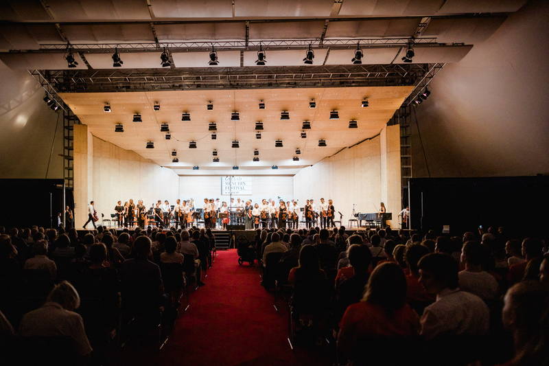 gstaad-menuhin-festival_conducting-1_by-theresa-pewal-34.jpg